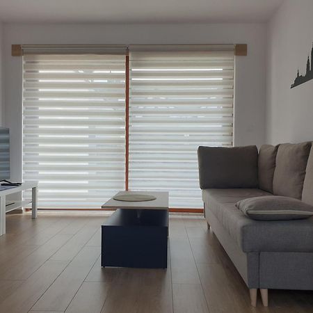 Near The Airport- Apartments Krakow Luaran gambar