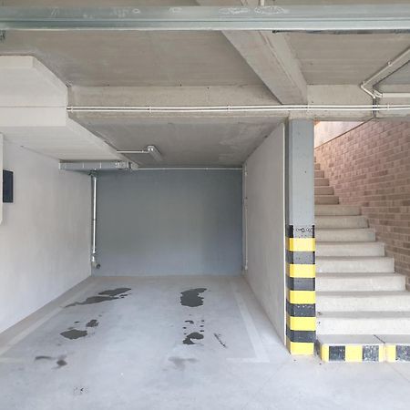 Near The Airport- Apartments Krakow Luaran gambar