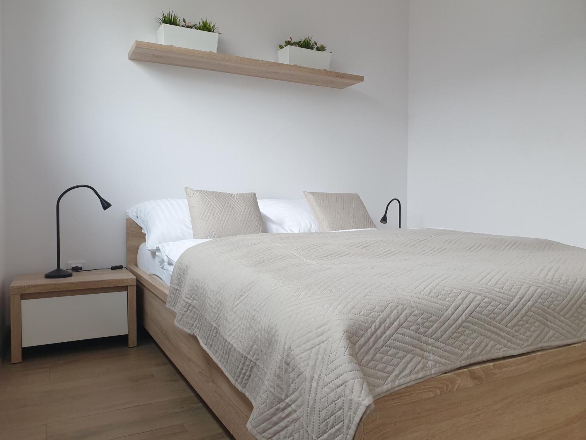 Near The Airport- Apartments Krakow Luaran gambar