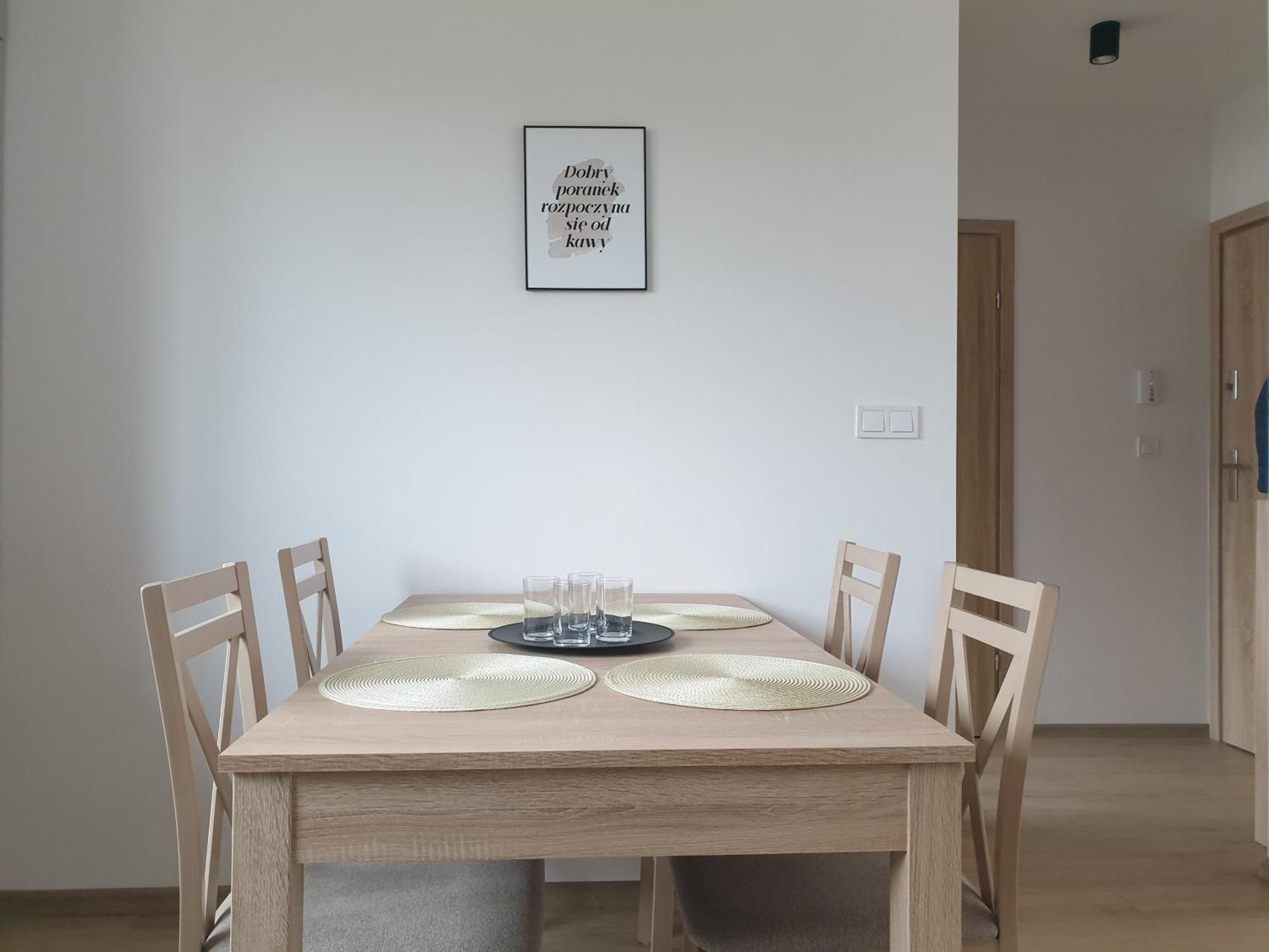 Near The Airport- Apartments Krakow Luaran gambar