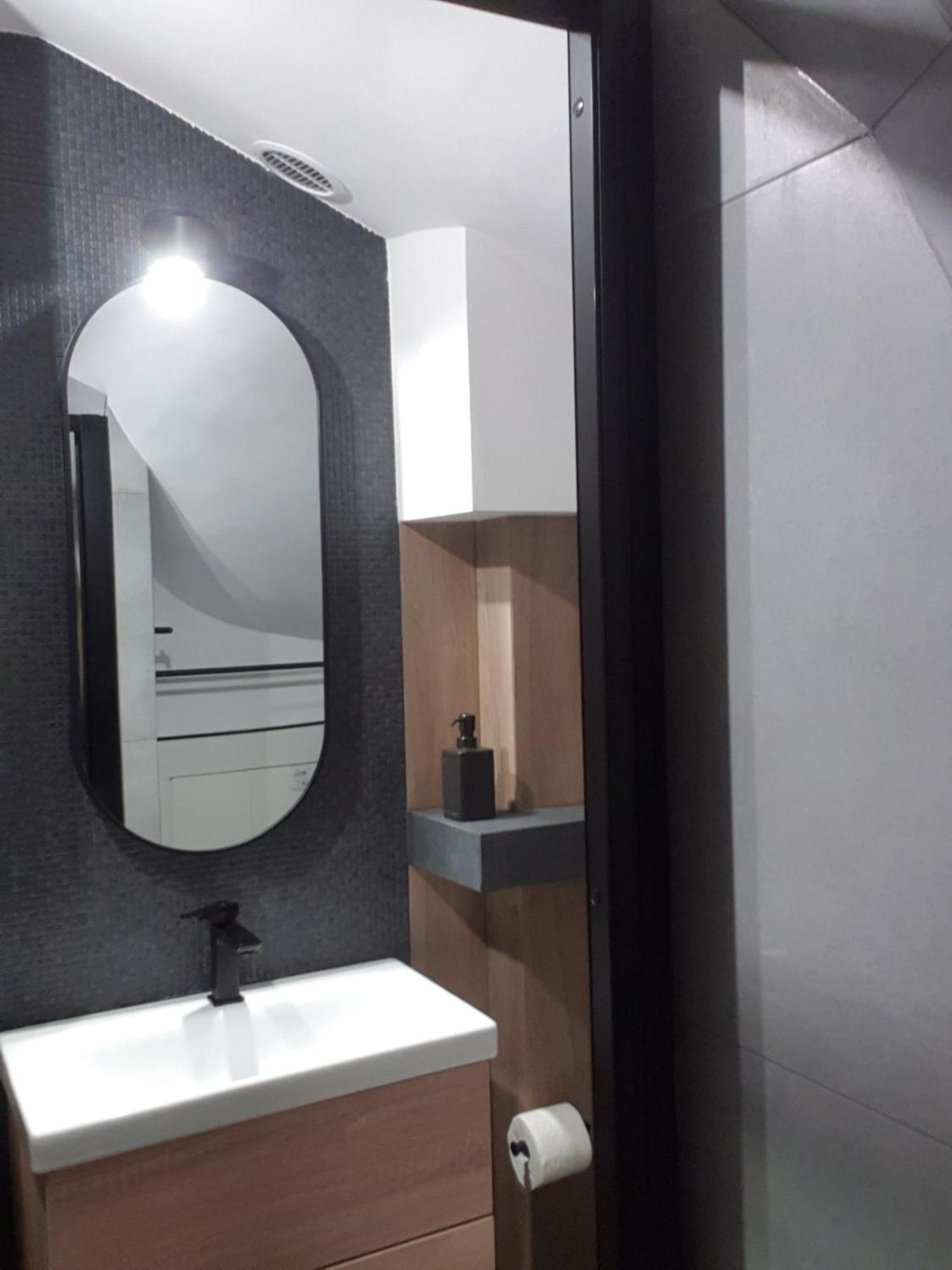 Near The Airport- Apartments Krakow Luaran gambar