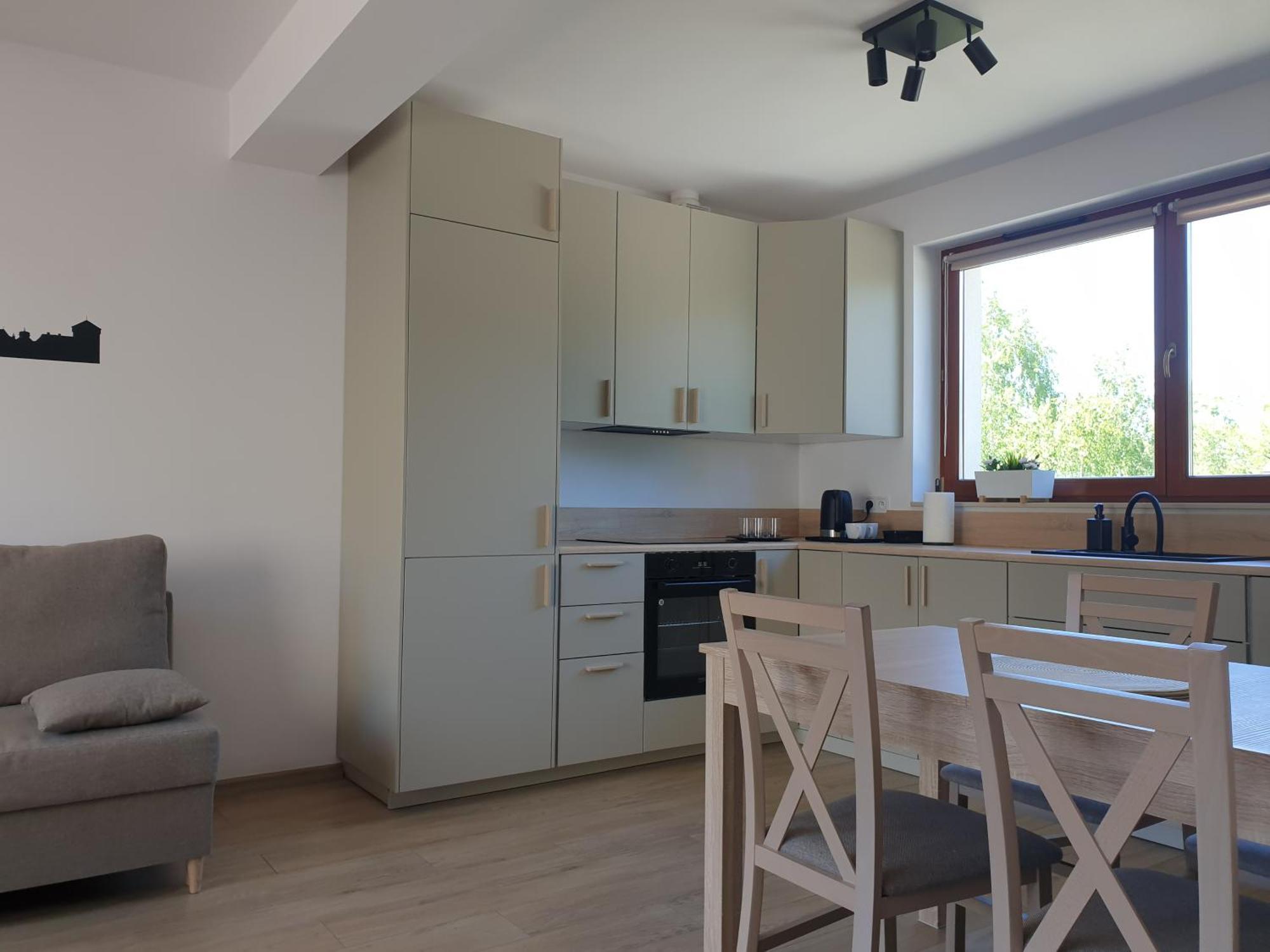 Near The Airport- Apartments Krakow Luaran gambar