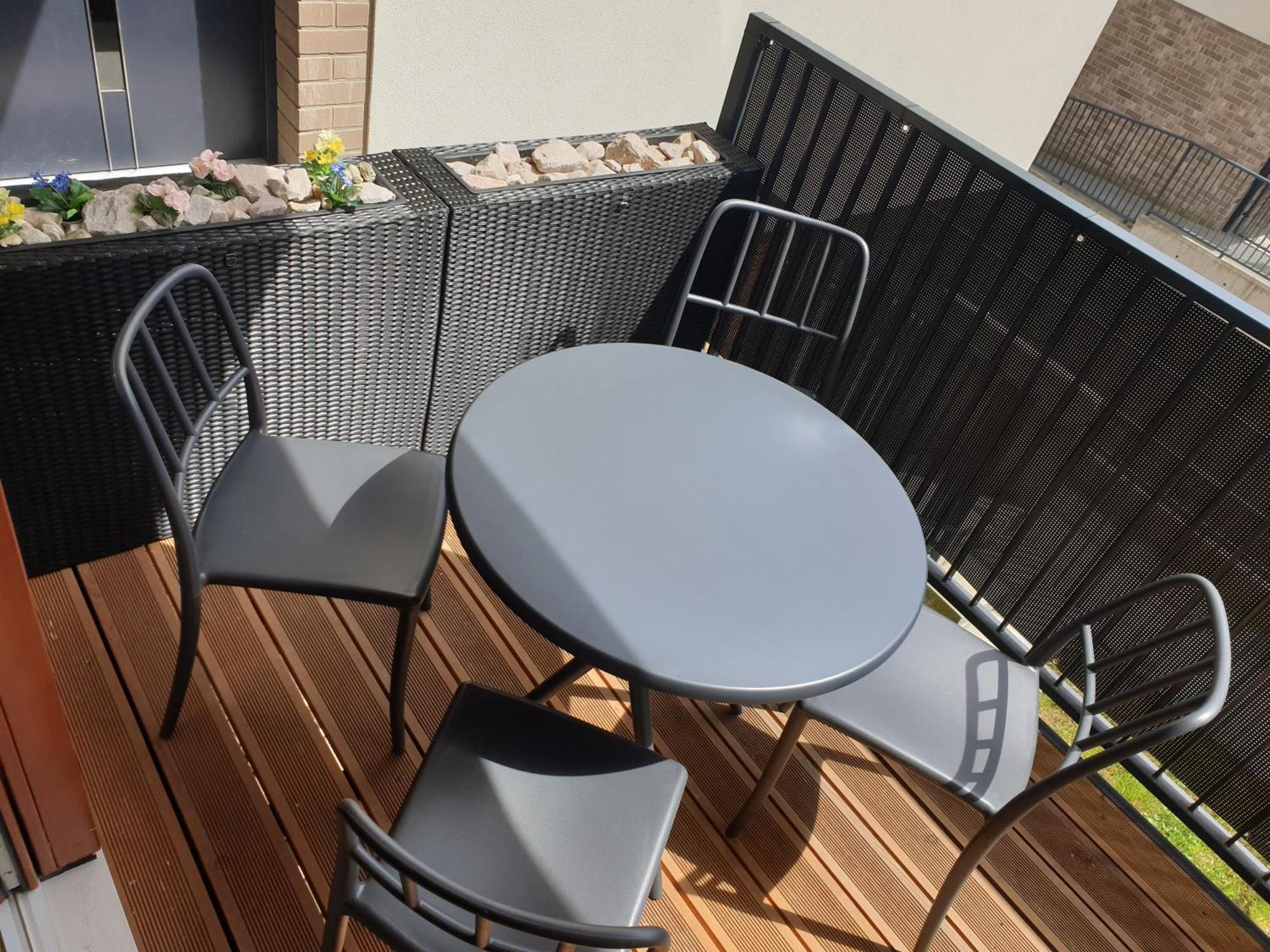 Near The Airport- Apartments Krakow Luaran gambar